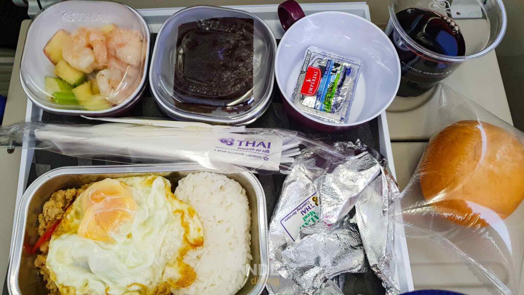 ข้าวกระเพราไก่ไข่ดาว